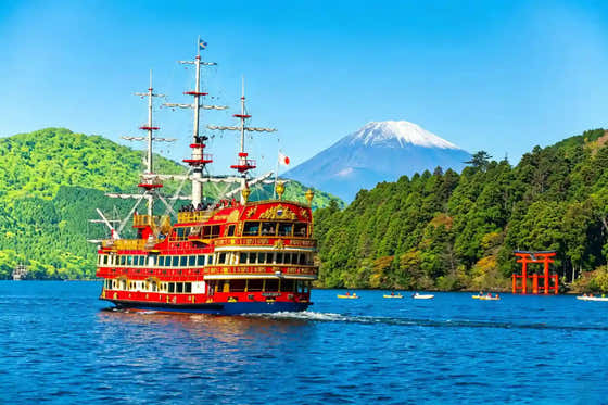 Hakone Lake Ashi, Owakudani & Enoshima Day Tour
