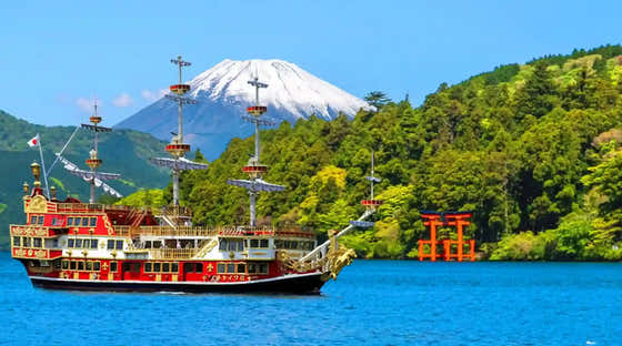 Hakone Lake Ashi, Owakudani & Enoshima Day Tour