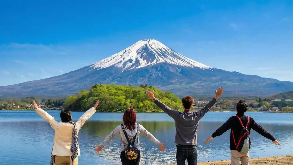 Mt. Fuji Day Tour: Saiko Iyashi-no-Sato, Kawaguchiko & Chureito Pagoda from Tokyo